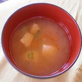 豆腐・人参の味噌汁